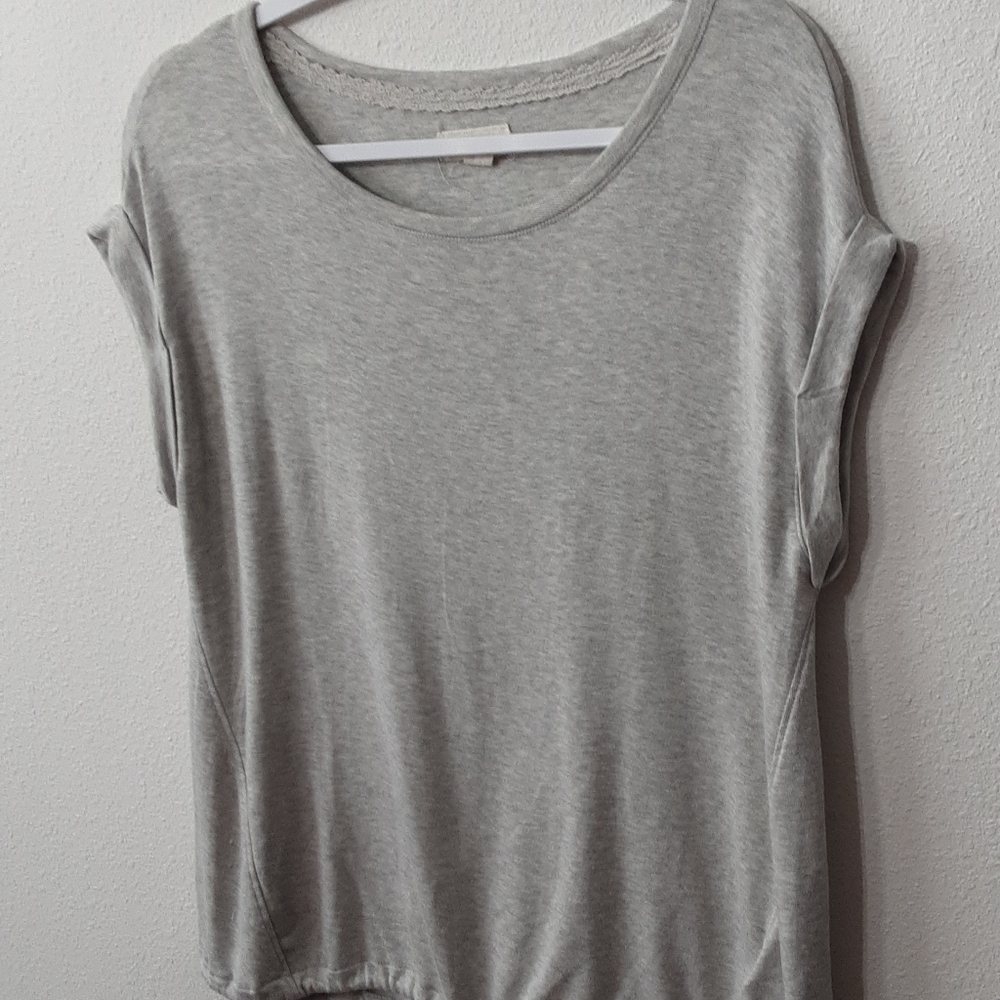 Cupio gray model t-shirt with tie preowned